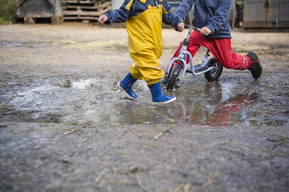 10 Activities to Keep the Whole Family Happy on Rainy Days