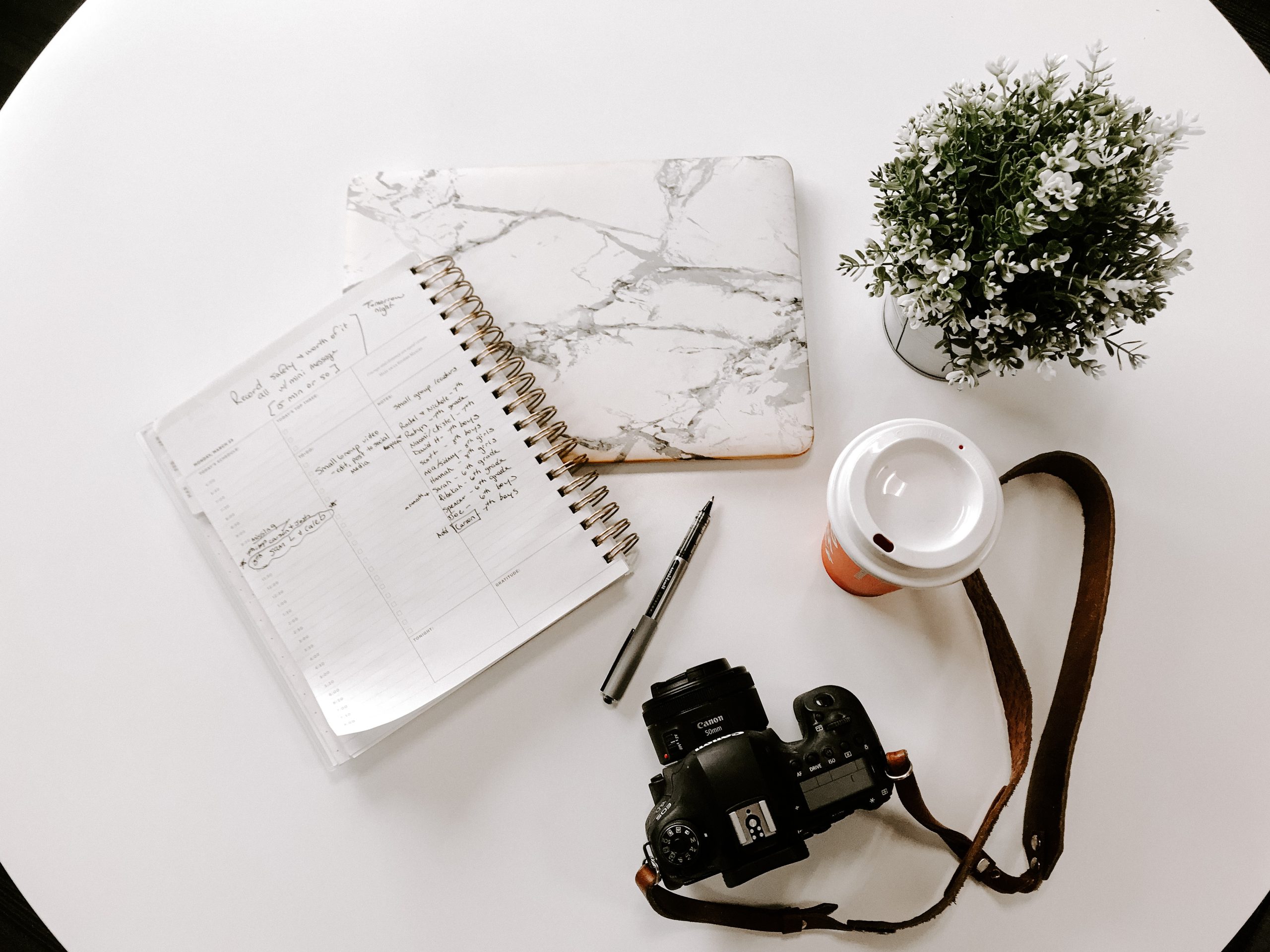5 Ways AI Can Help Lifestyle Bloggers Crush Their Workload