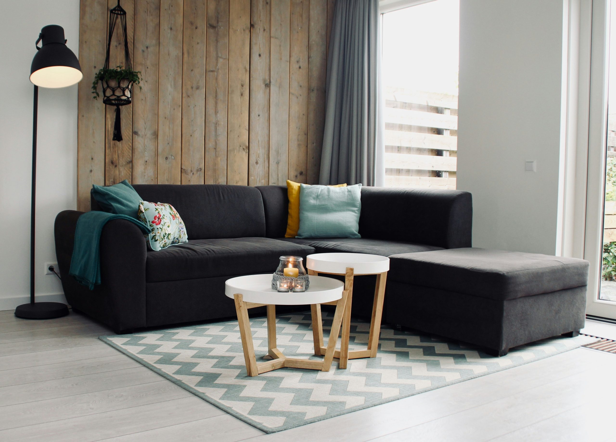 How to Optimize Small Living Rooms with a Compact Couch